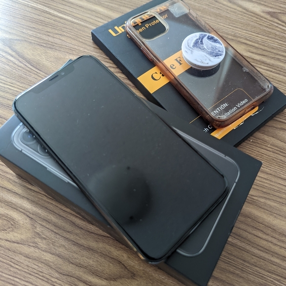 SOLD Unlocked iPhone 11 Pro with Case and Screen Protector - Picture 2 of 8